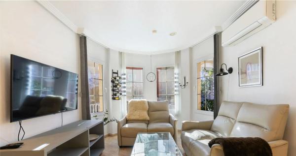 Casa independiente en plaza F-2 Entre Lago Sol y Chis