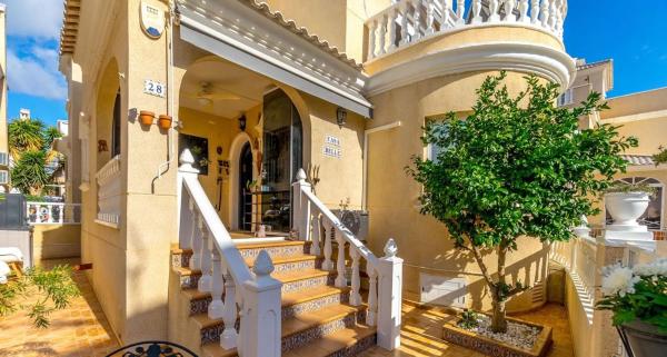 Casa independiente en plaza F-2 Entre Lago Sol y Chis