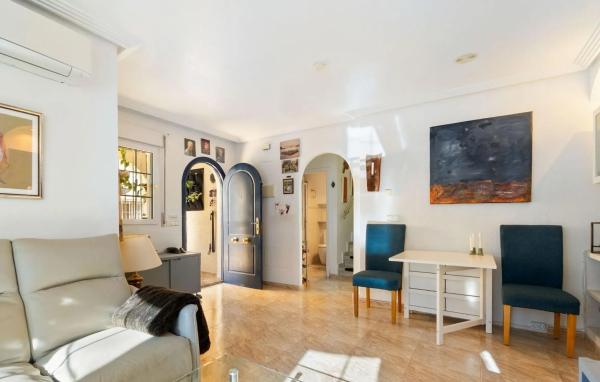 Casa independiente en plaza F-2 Entre Lago Sol y Chis