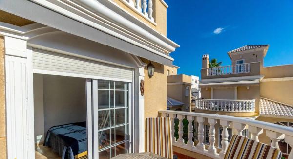 Casa independiente en plaza F-2 Entre Lago Sol y Chis