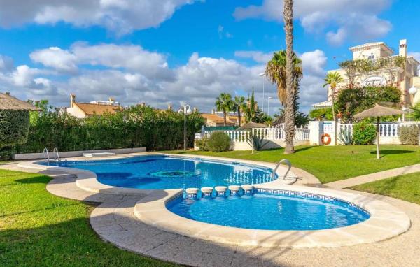 Casa independiente en plaza F-2 Entre Lago Sol y Chis