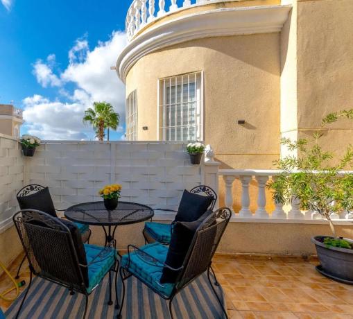 Casa independiente en plaza F-2 Entre Lago Sol y Chis