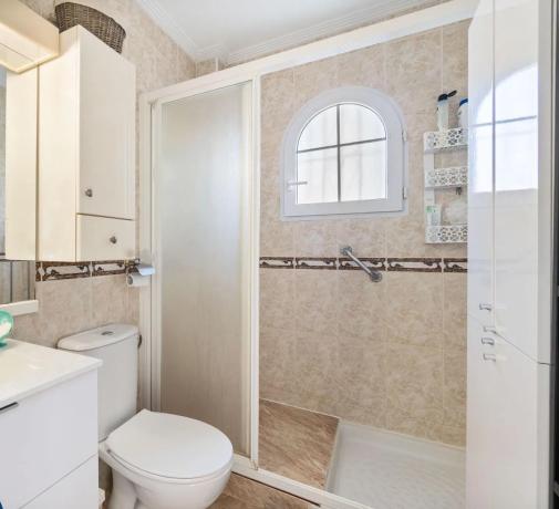 Casa independiente en plaza F-2 Entre Lago Sol y Chis