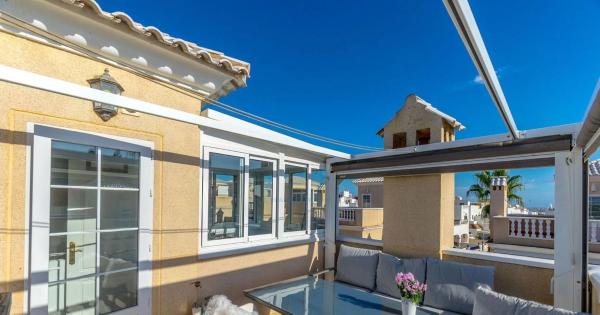 Casa independiente en plaza F-2 Entre Lago Sol y Chis