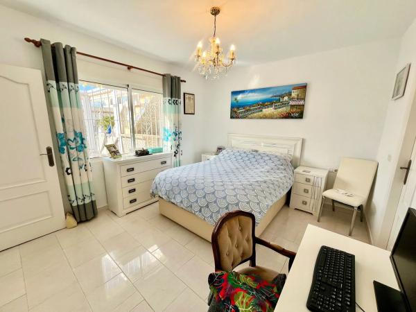 Chalet adosado en CL Golondrinas-chismosa La