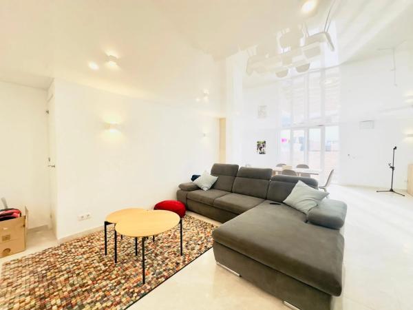 Casa independiente en calle Ontario