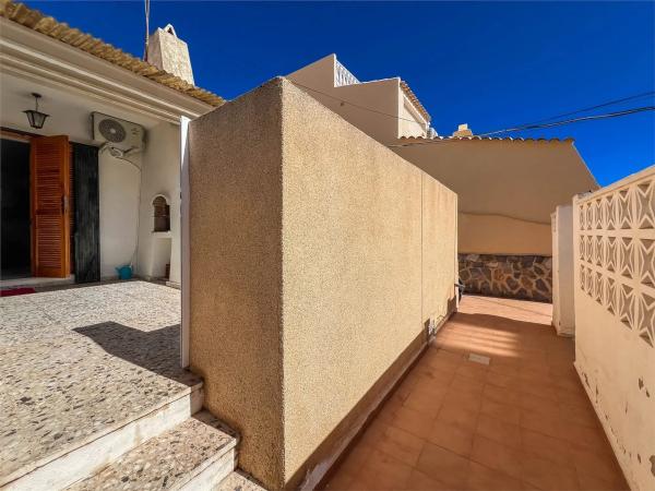 Chalet adosado en calle de las Golondrinas