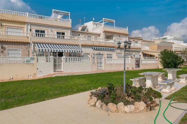 Chalet adosado en calle de las Golondrinas