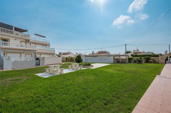 Chalet adosado en calle de las Golondrinas
