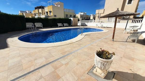 Chalet pareado en calle Baikal, 74