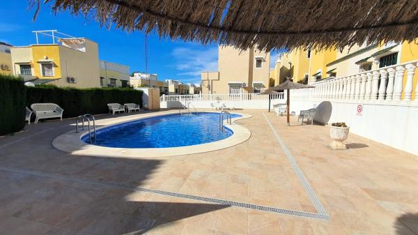 Chalet pareado en calle Baikal, 74