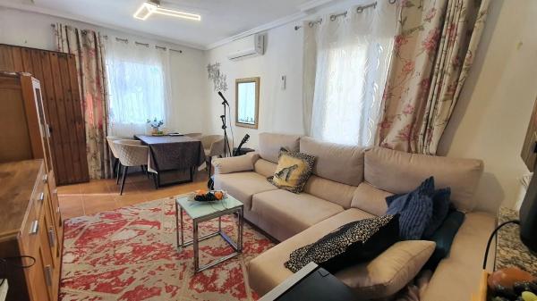 Chalet pareado en calle Baikal, 74