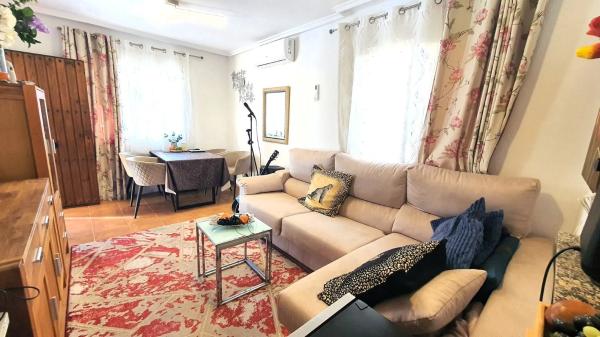 Chalet pareado en calle Baikal, 74