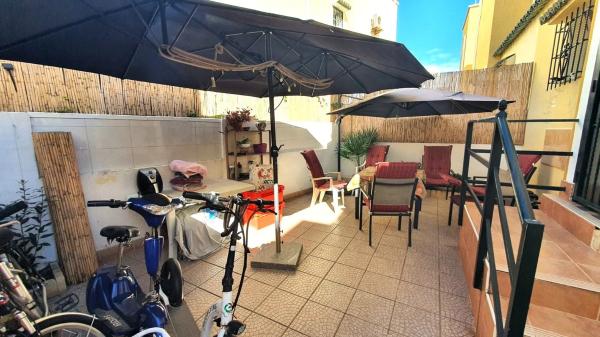 Chalet pareado en calle Baikal, 74