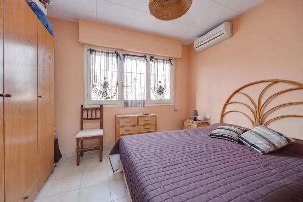 Chalet pareado en calle Pluton