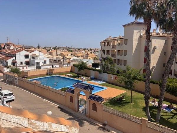 Piso en calle Aries, 4