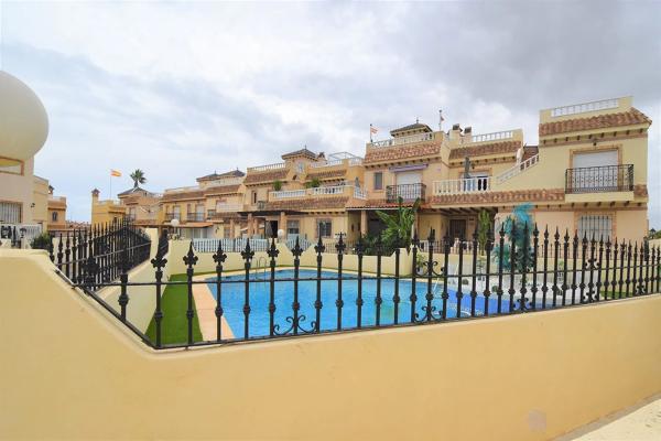 Chalet adosado en calle de la Garza