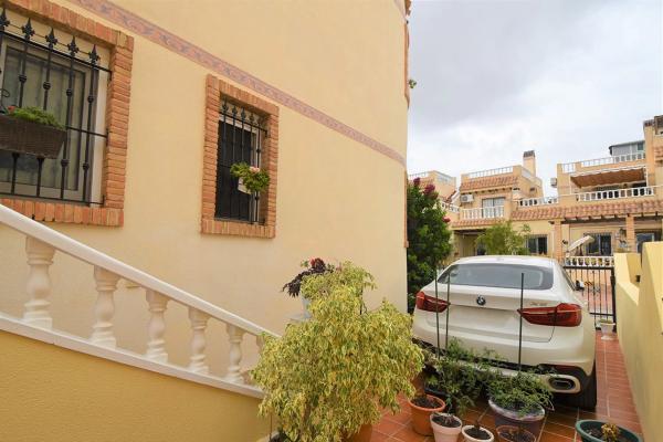 Chalet adosado en calle de la Garza