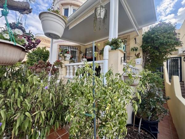 Chalet pareado en calle de las Golondrinas