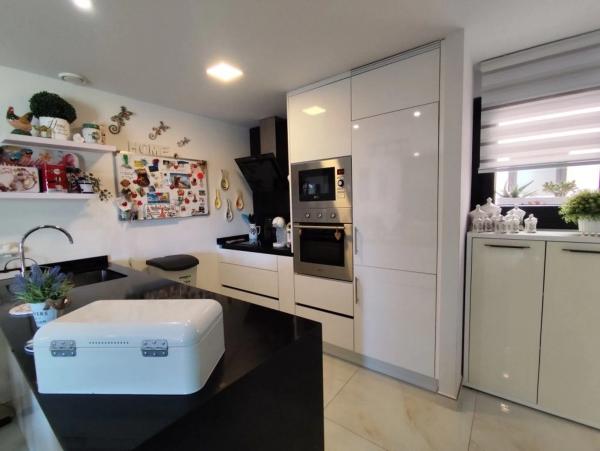 Piso en calle Lagos de Covadonga