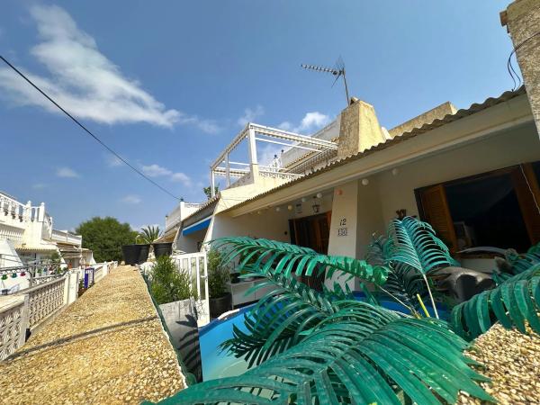 Chalet adosado en calle de las Golondrinas, 150