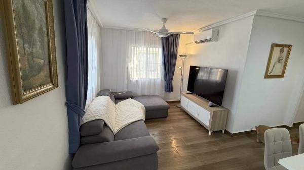 Chalet pareado en calle Escorpio