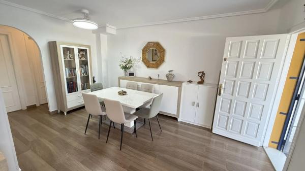 Chalet pareado en calle Escorpio