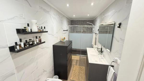 Chalet pareado en calle Escorpio