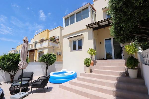 Chalet pareado en calle Tiberiades