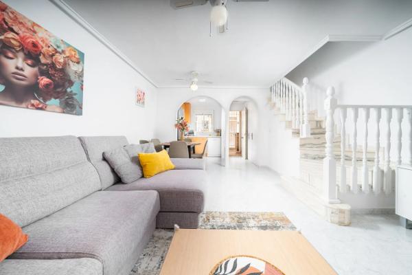 Chalet pareado en calle del Fénix, 22