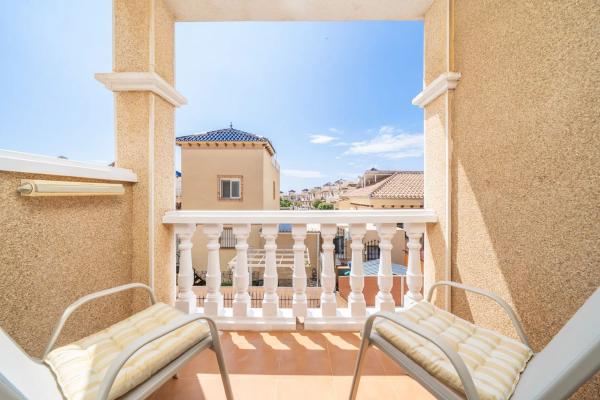 Chalet pareado en calle del Fénix, 22