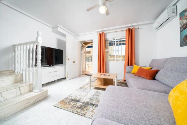 Chalet pareado en calle del Fénix, 22