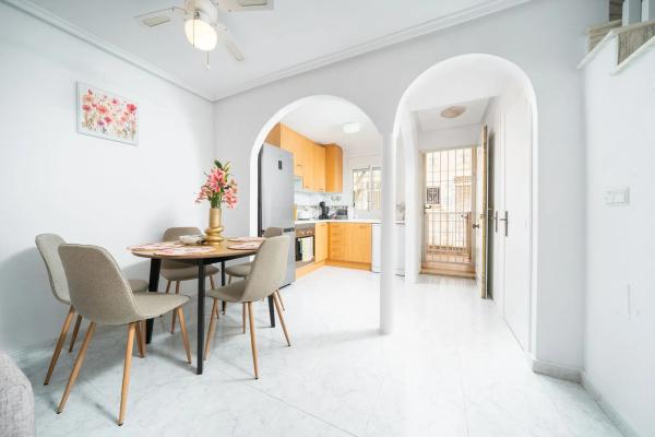 Chalet pareado en calle del Fénix, 22