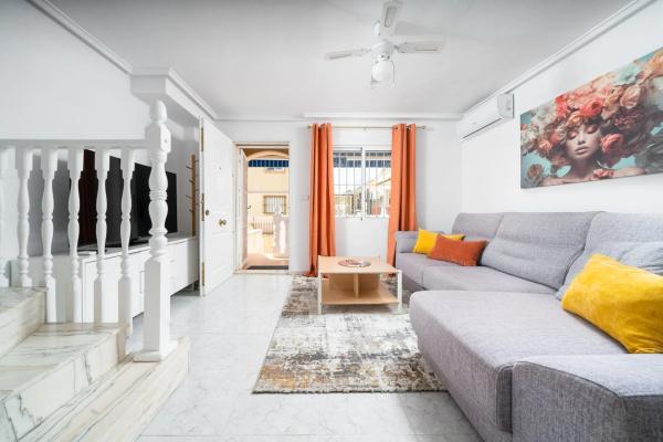 Chalet pareado en calle del Fénix, 22