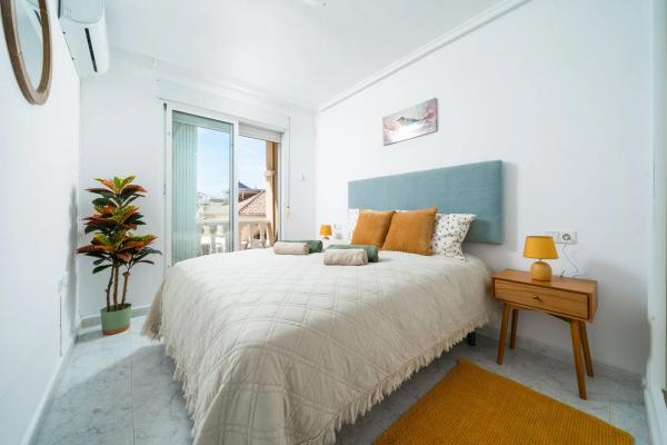 Chalet pareado en calle del Fénix, 22