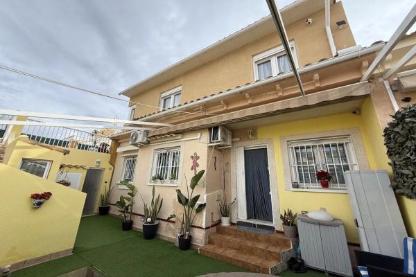 Chalet adosado en calle Acuario