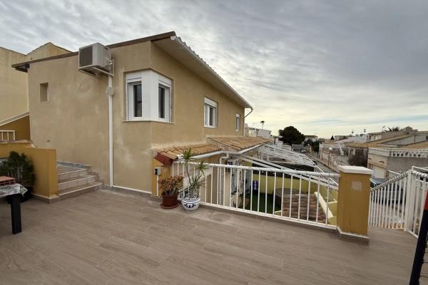 Chalet adosado en calle Acuario