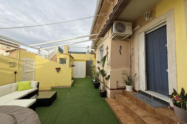 Chalet adosado en calle Acuario