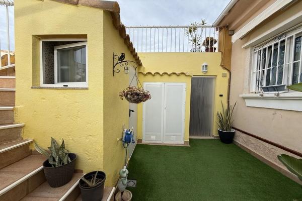 Chalet adosado en calle Acuario