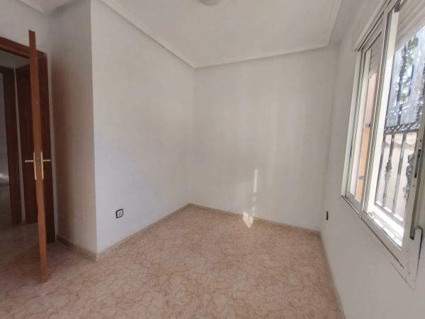 Chalet pareado en calle Trepadora