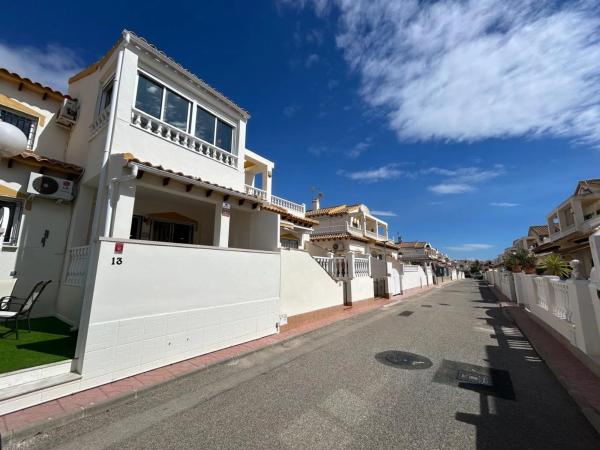 Chalet adosado en calle Trepadora