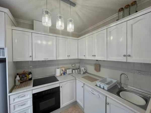 Chalet pareado en calle Trepadora, 1