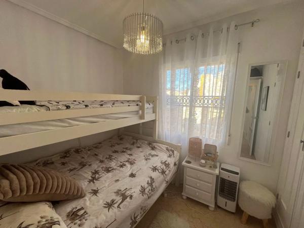 Chalet pareado en calle Trepadora, 1