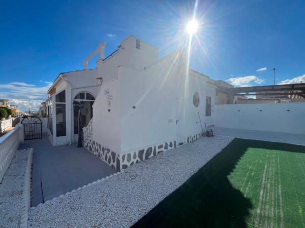 Chalet pareado en calle Trepadora, 1