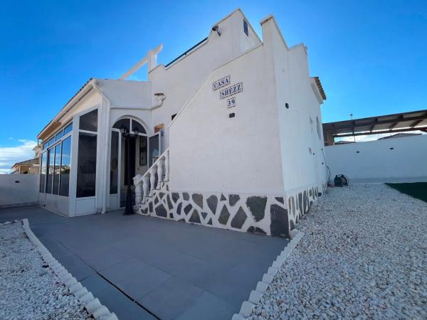 Chalet pareado en calle Trepadora, 1