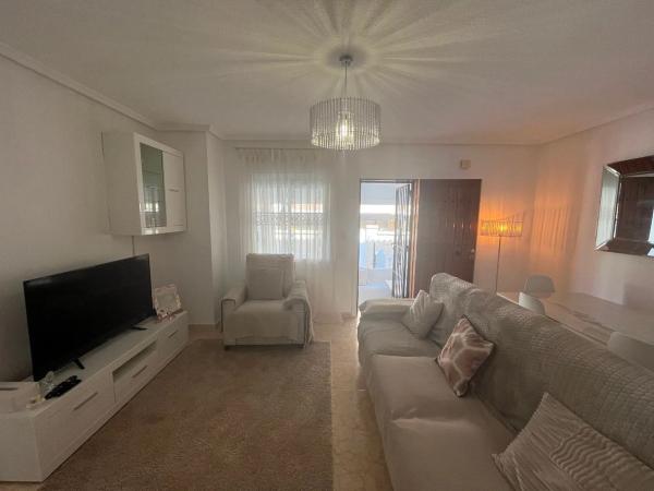 Chalet pareado en calle Trepadora, 1