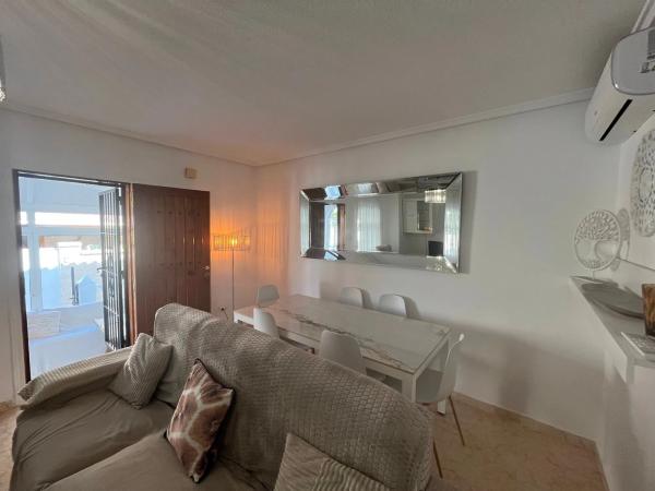 Chalet pareado en calle Trepadora, 1