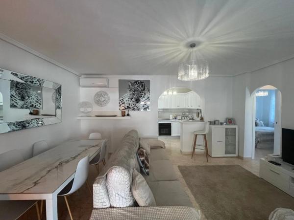 Chalet pareado en calle Trepadora, 1