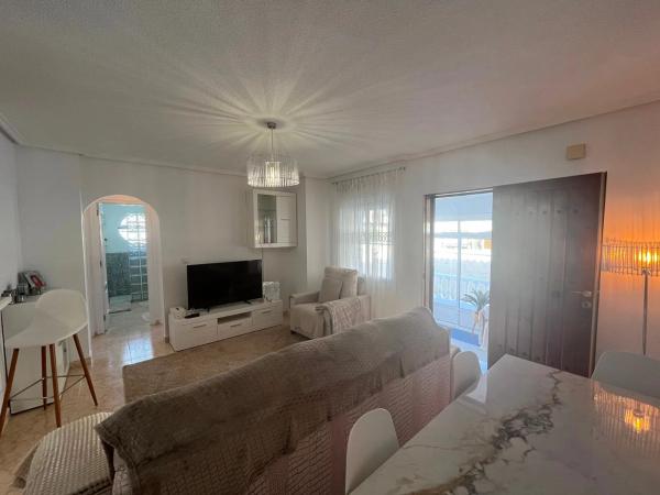 Chalet pareado en calle Trepadora, 1