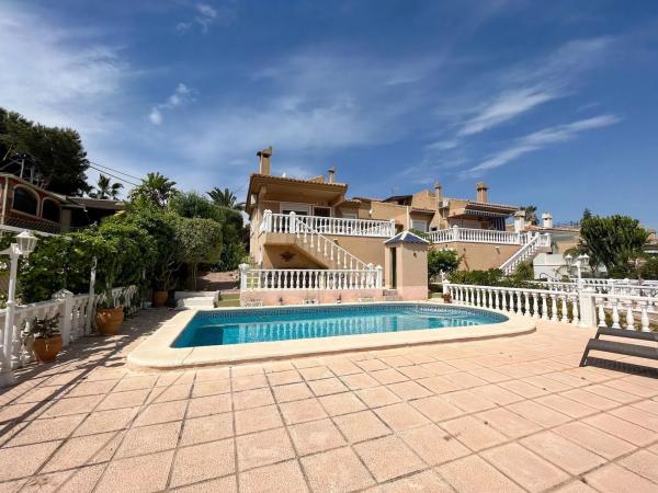 Chalet en Barrio Los Balcones y los Altos